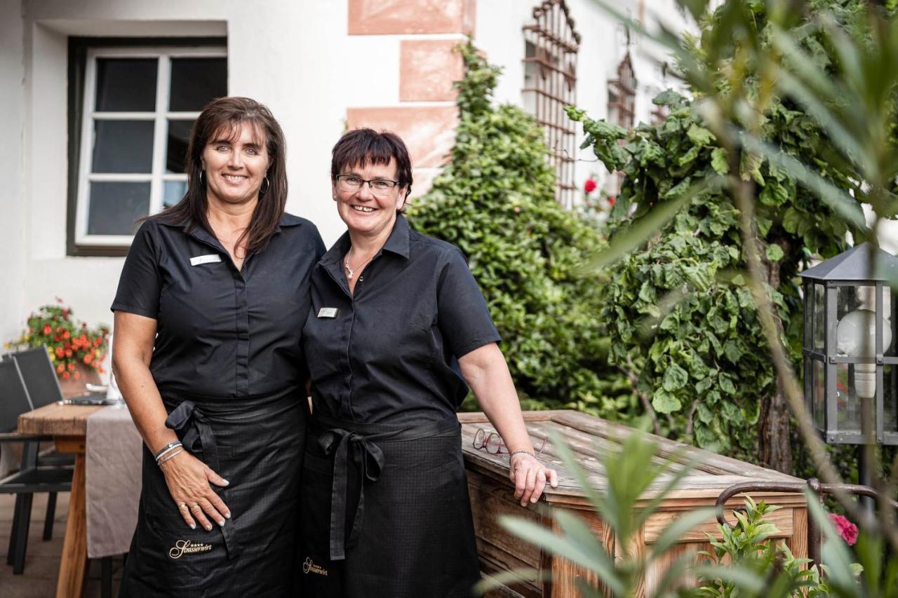 Strasserwirt - Ansitz Zu Tirol Strassen Buitenkant foto