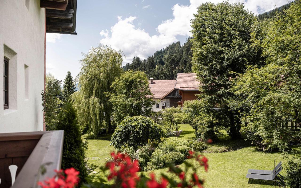 Strasserwirt - Ansitz Zu Tirol Strassen Buitenkant foto