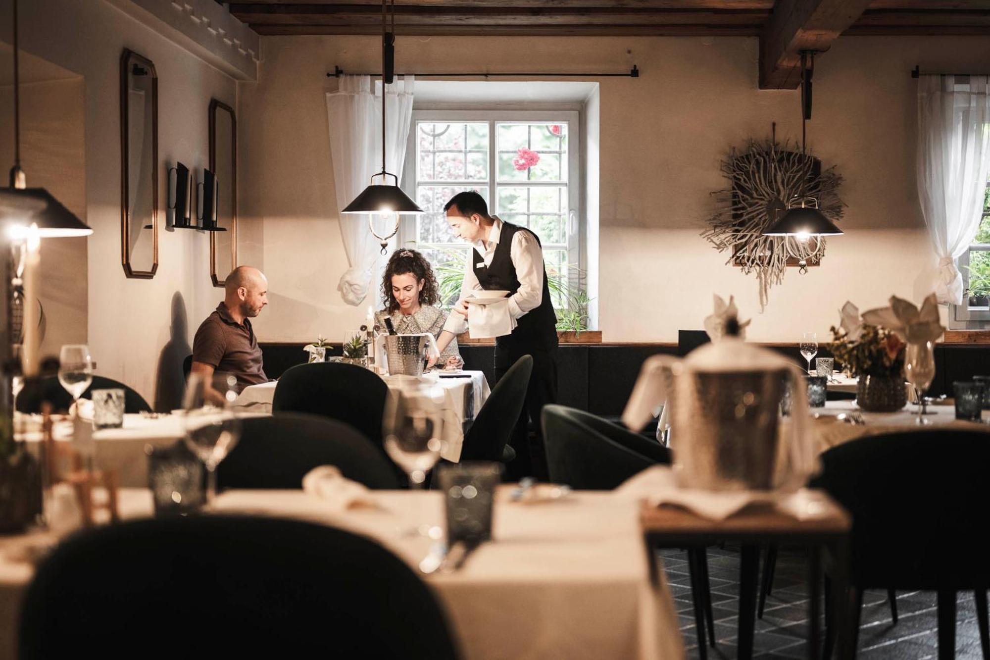 Strasserwirt - Ansitz Zu Tirol Strassen Buitenkant foto