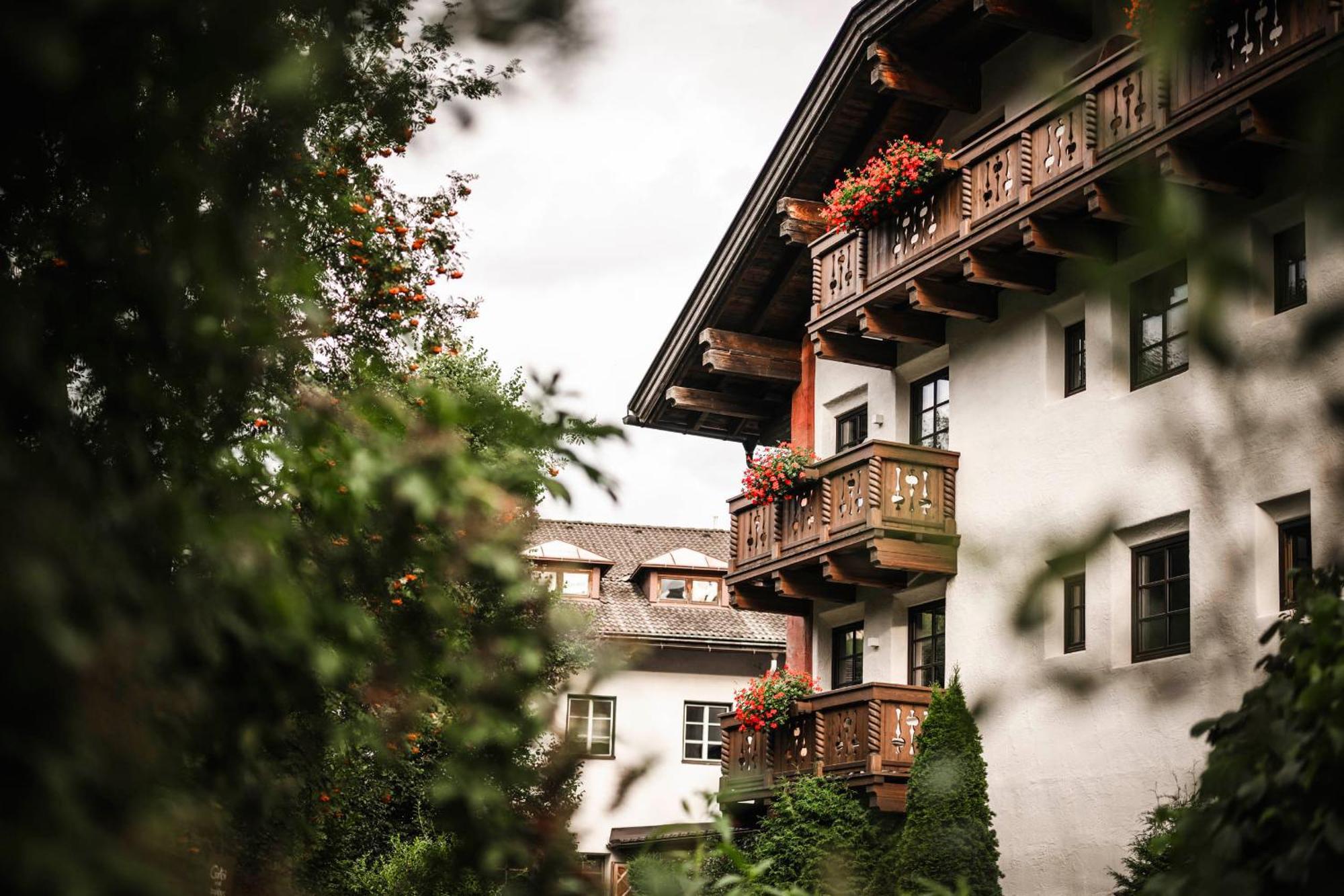 Strasserwirt - Ansitz Zu Tirol Strassen Buitenkant foto