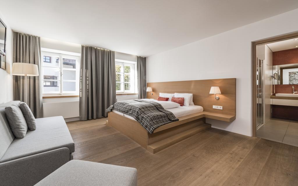 Strasserwirt - Ansitz Zu Tirol Strassen Buitenkant foto